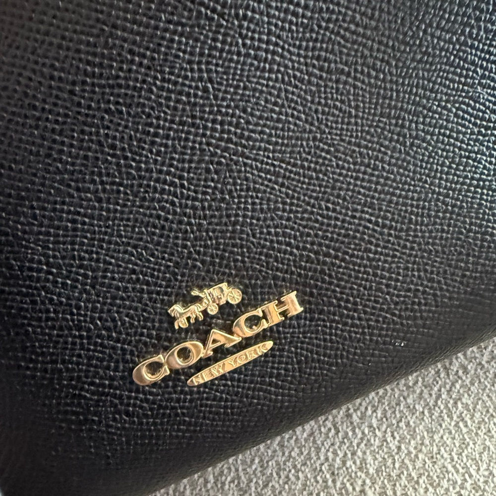Coach City Zip Tote in Crossgrain Leather with Turn Lock Front Detail - Picture 5 of 16